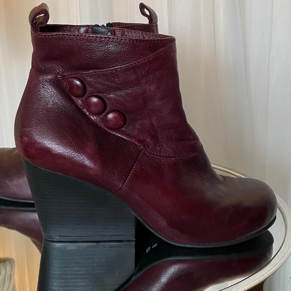 Miz Mooz Shoes - Miz Mooz New York City Burgundy Ankle Leather Boots! Side Zipper Size 9